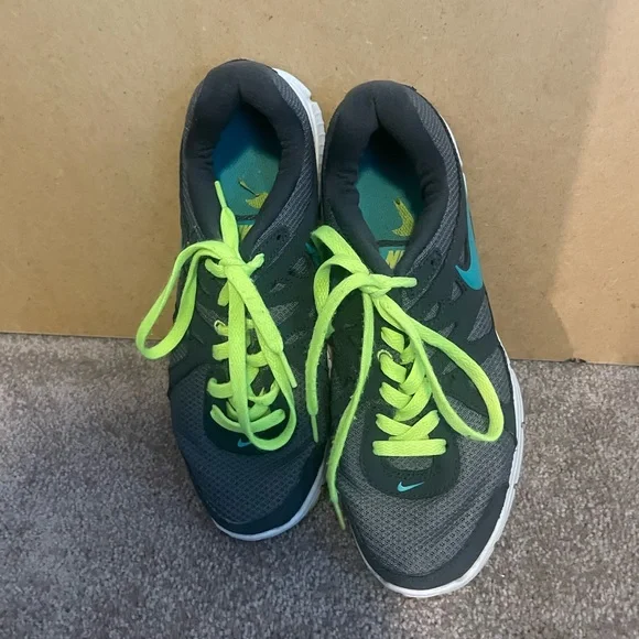 Nike sneakers - Picture 1 of 4